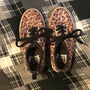 🌻 2 for$10 Girls leopard shoes size 1
